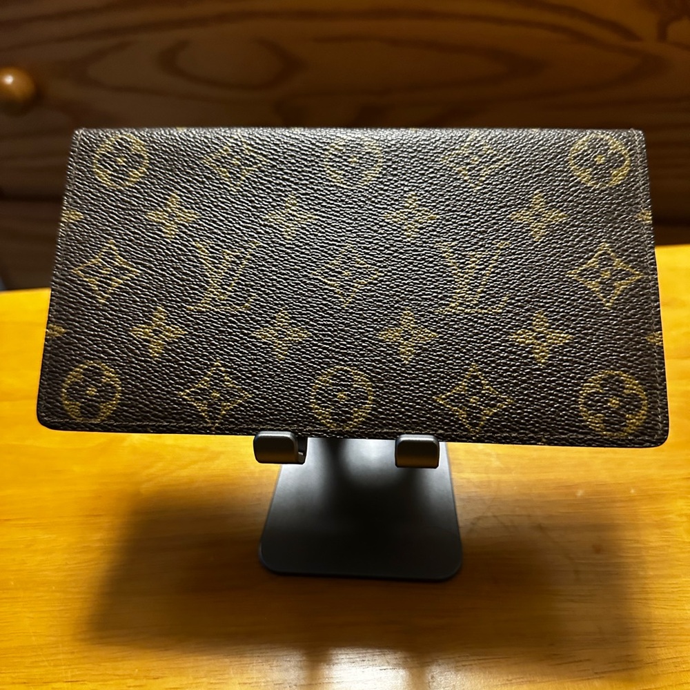 Louis Vuitton Brown Monogram Long Foldover Wallet in Like New Condition - Picture 2 of 10